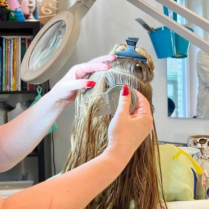 Peignage anti-poux sur cheveux longs
